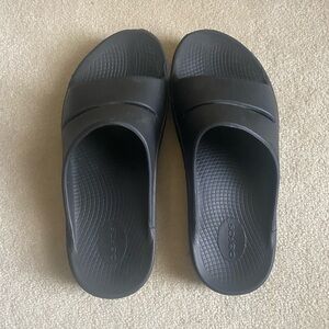 OOFOS OOahh Recovery Slide Sandals Unisex Womens 13 Mens 11 Black Rubber Comfort